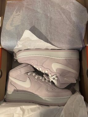 Air Force One Mid ‘07 QS - Men’s 6.5/womens 8